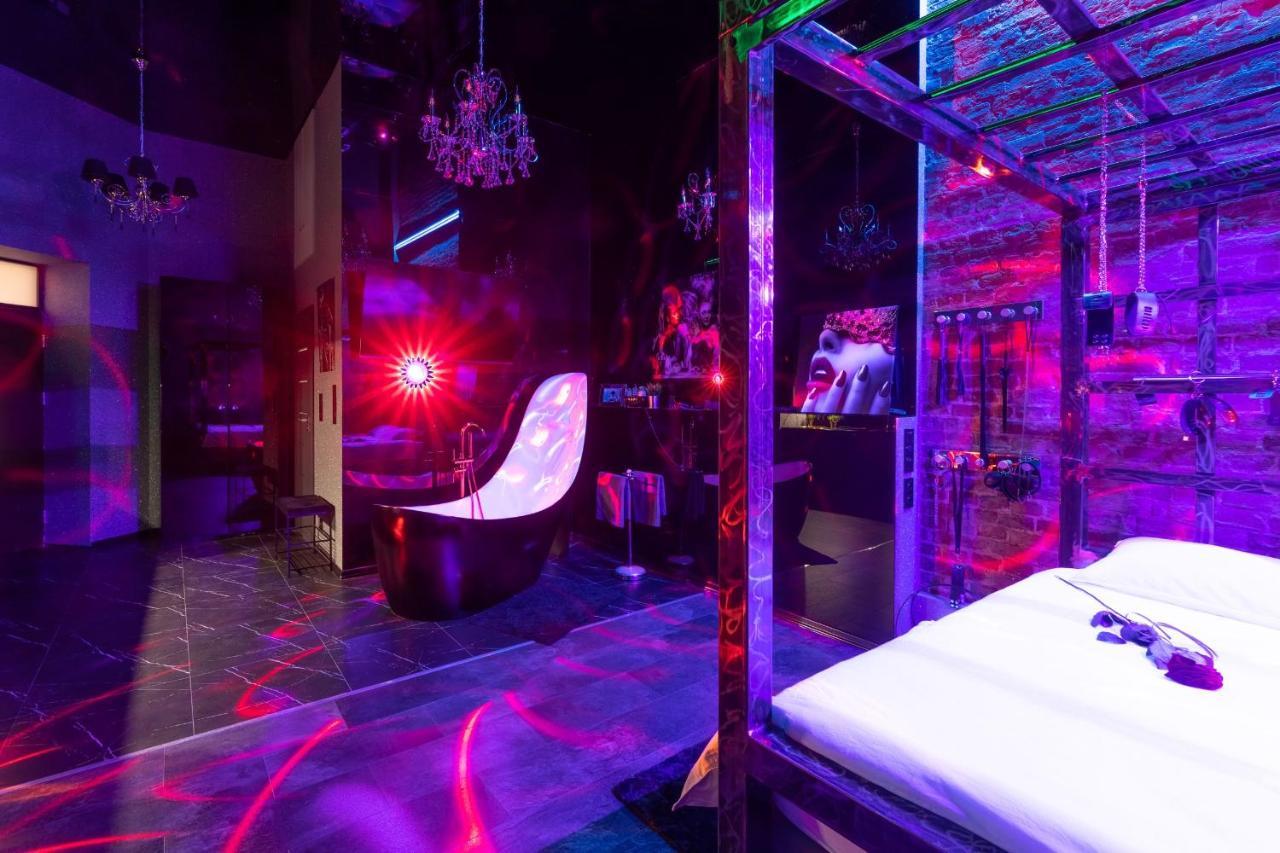 Apartment Bdsm Bast Grey Manufaktura Centrum Miasta Legionow 18 Parking Bezplatny , Dla Doroslych Adults Only *