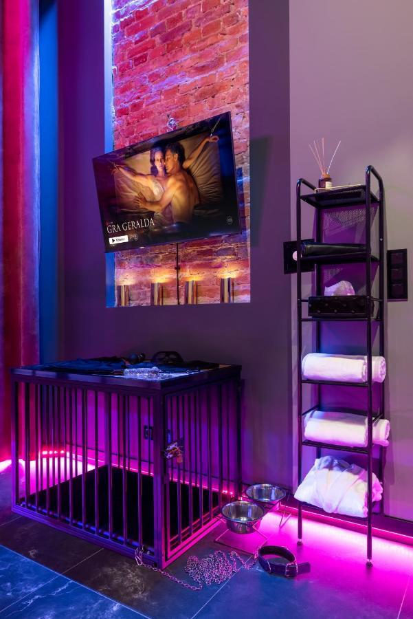 Bdsm Bast Grey Manufaktura Centrum Miasta Legionow 18 Parking Bezplatny , Dla Doroslych Adults Only Apartment