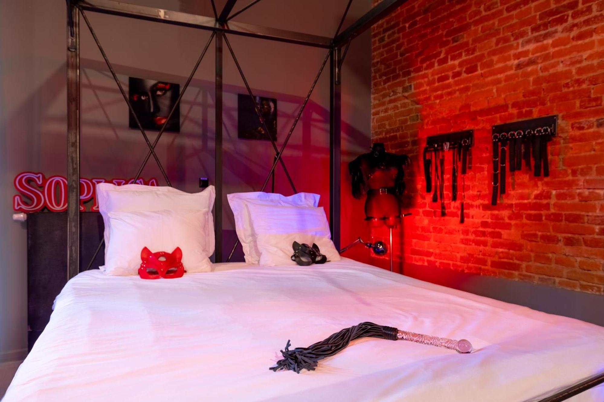 Bdsm Bast Grey Manufaktura Centrum Miasta Legionow 18 Parking Bezplatny , Dla Doroslych Adults Only