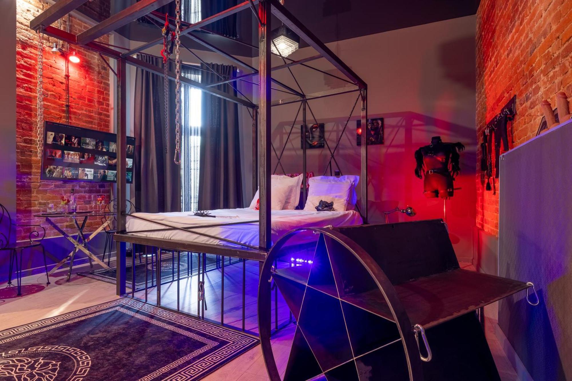 Bdsm Bast Grey Manufaktura Centrum Miasta Legionow 18 Parking Bezplatny , Dla Doroslych Adults Only * Lodz (Lodz)